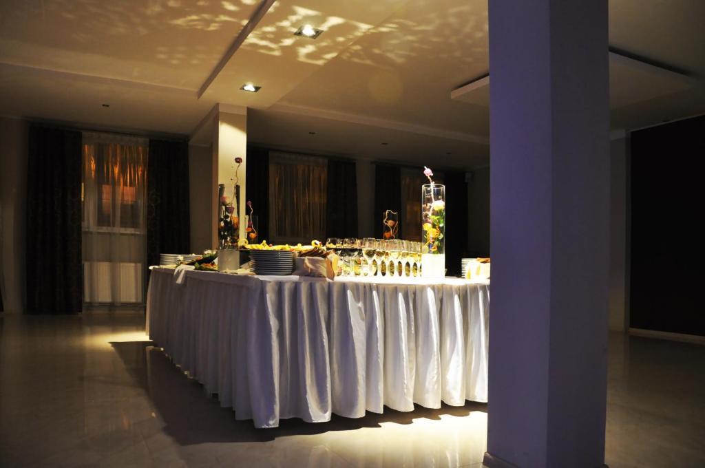 Hotel Pojezierze Szczecinek Esterno foto