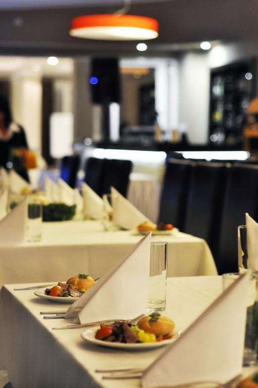 Hotel Pojezierze Szczecinek Esterno foto